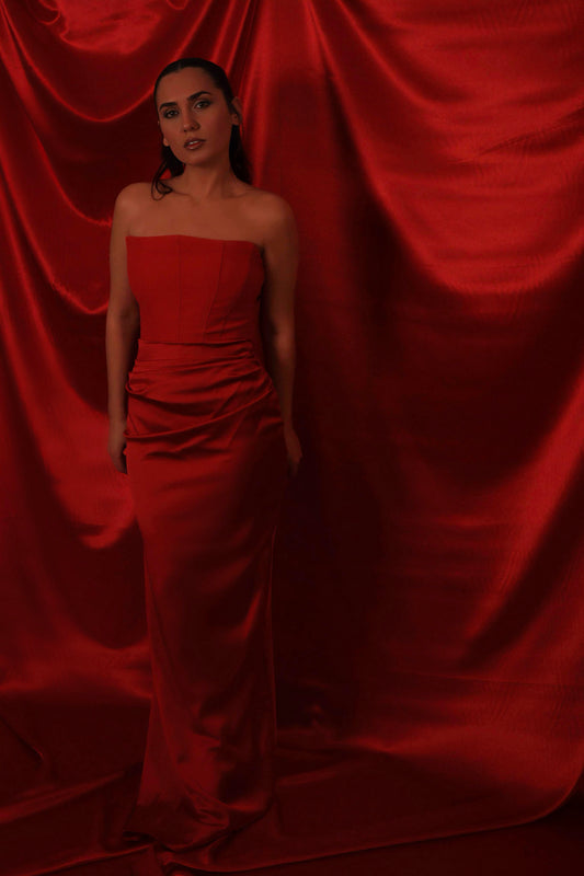 Azharéa – Robe rouge bustier drapée
