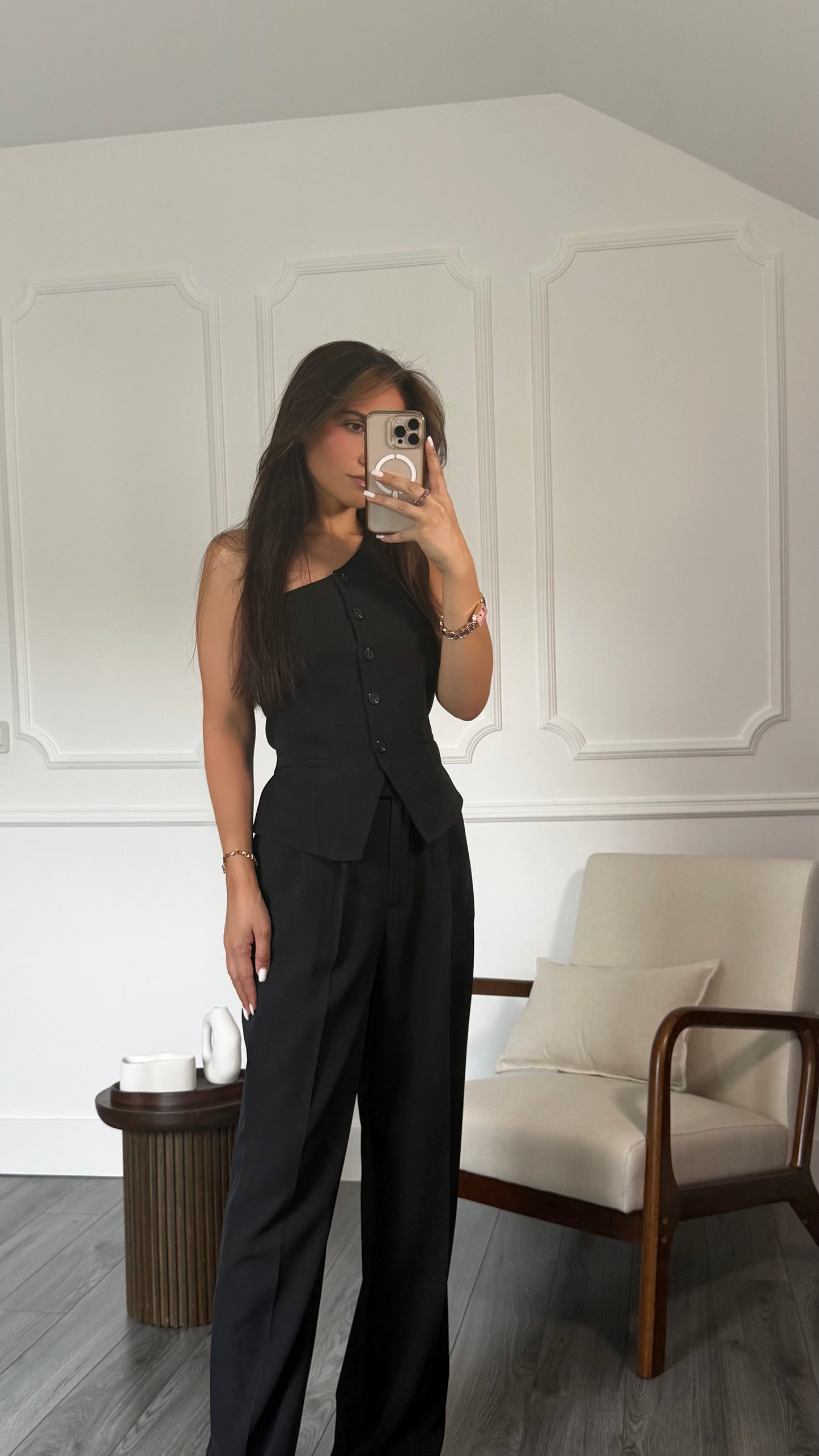 Ensemble Asymétrique Noa – Noir avec Boutons et Coupe Moderne