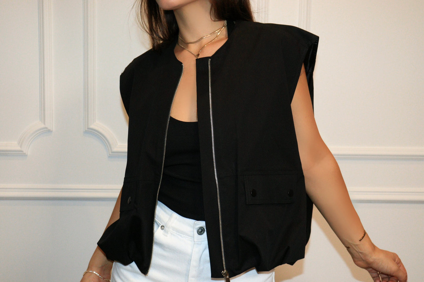 Veste Naya – Sans Manches Noire à Fermeture Zip