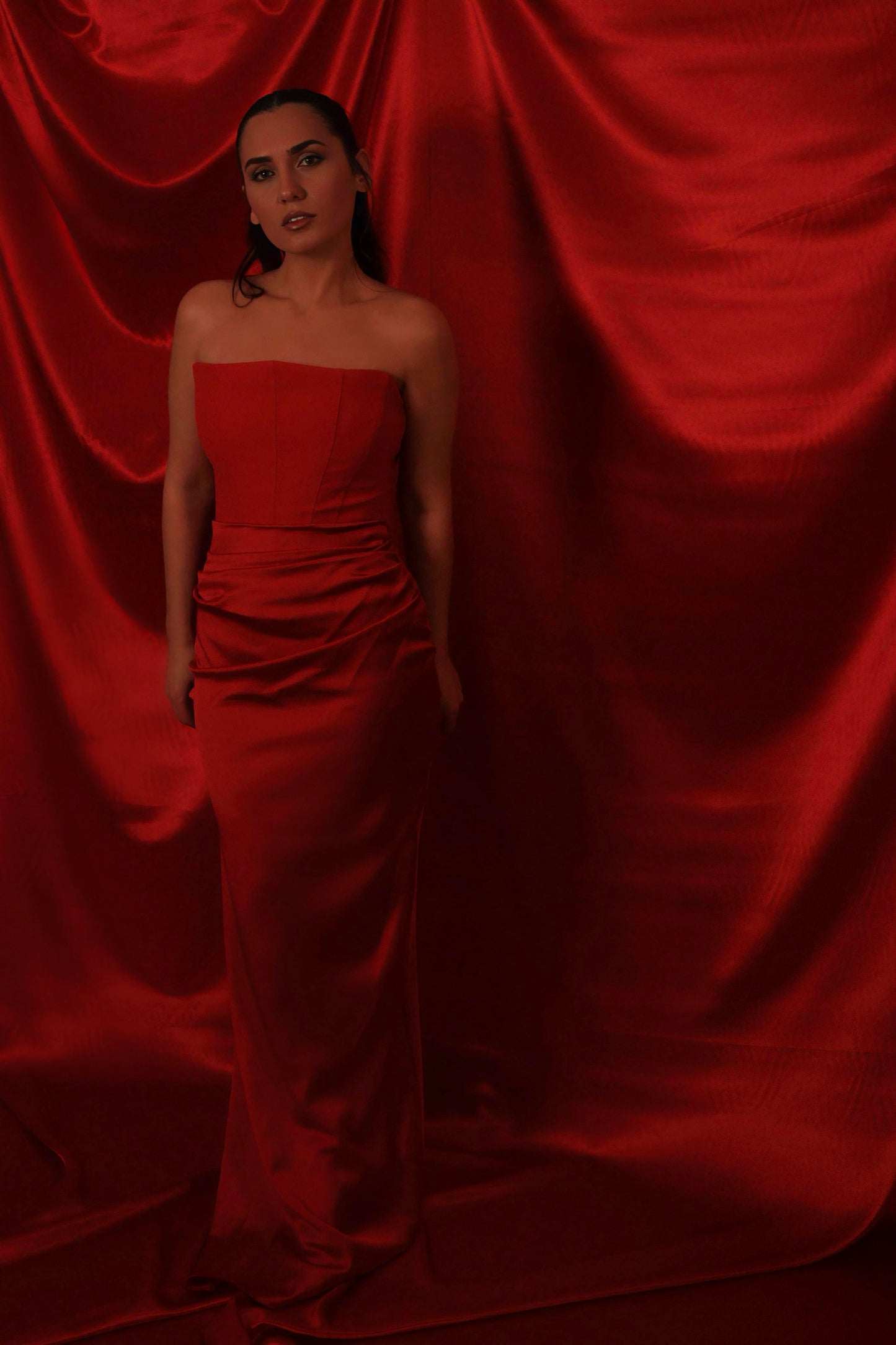 Azharéa – Robe rouge bustier drapée