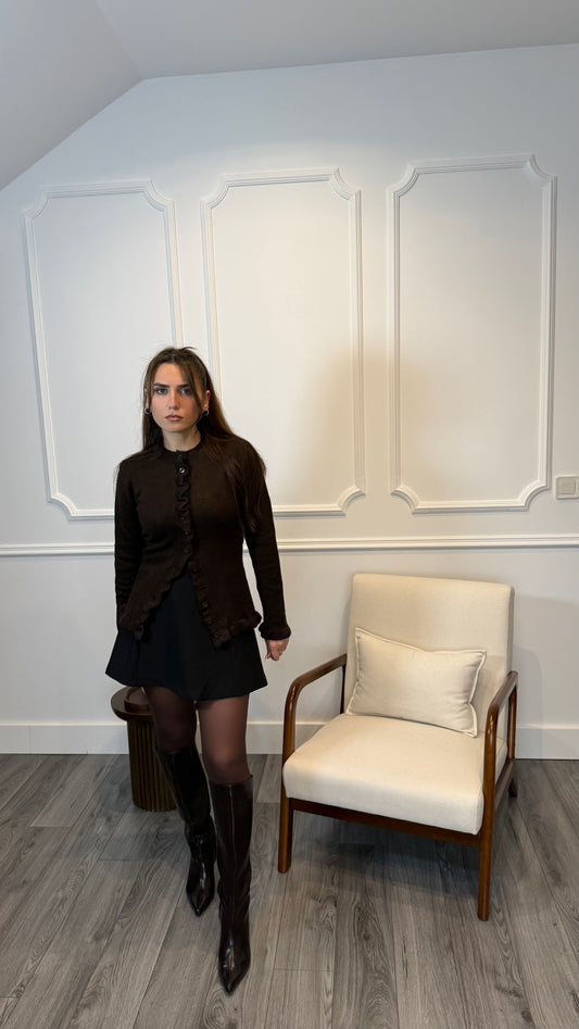 Gilet Méria Chocolat – Finitions Ondulées