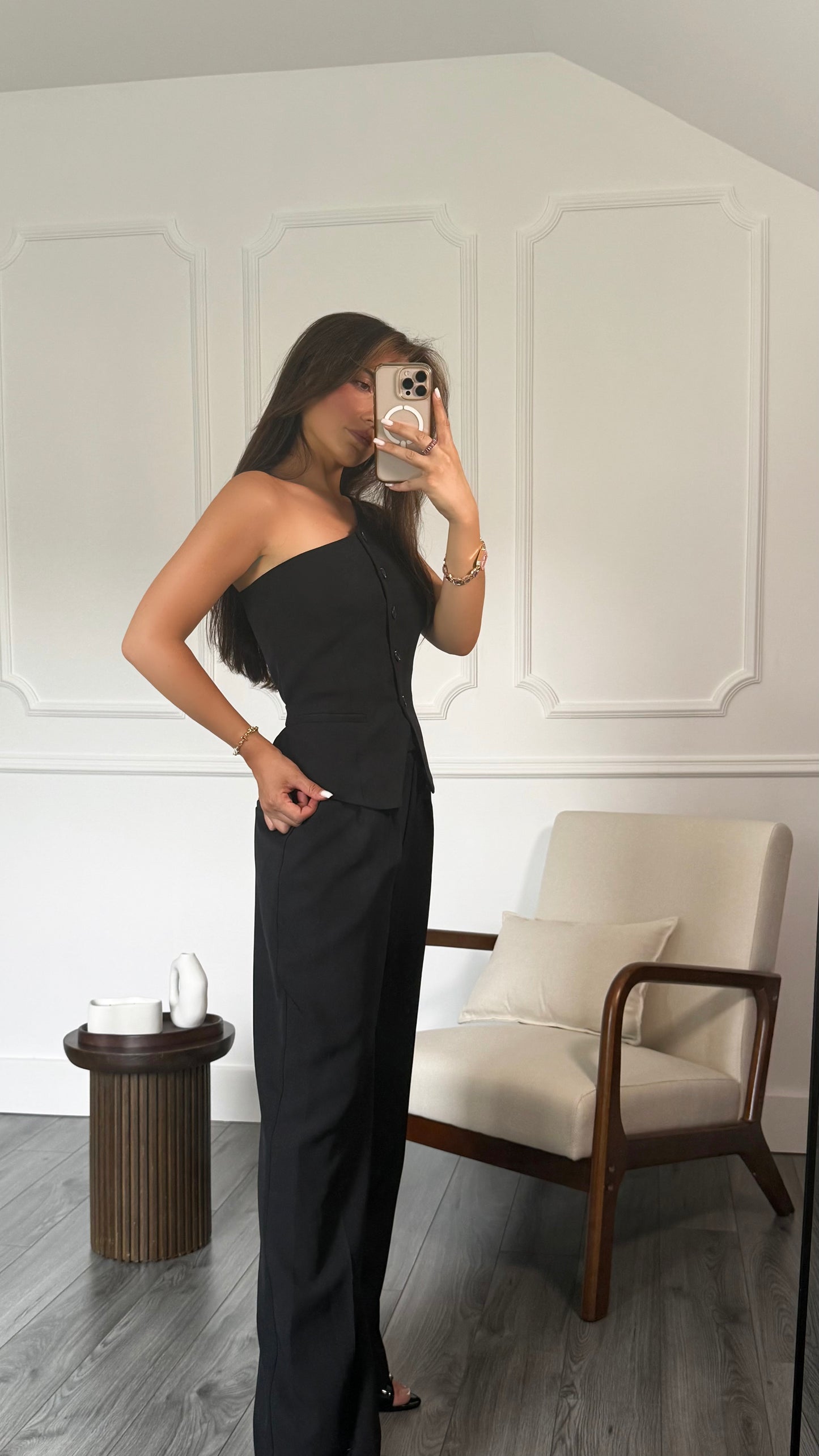 Ensemble Asymétrique Noa – Noir avec Boutons et Coupe Moderne