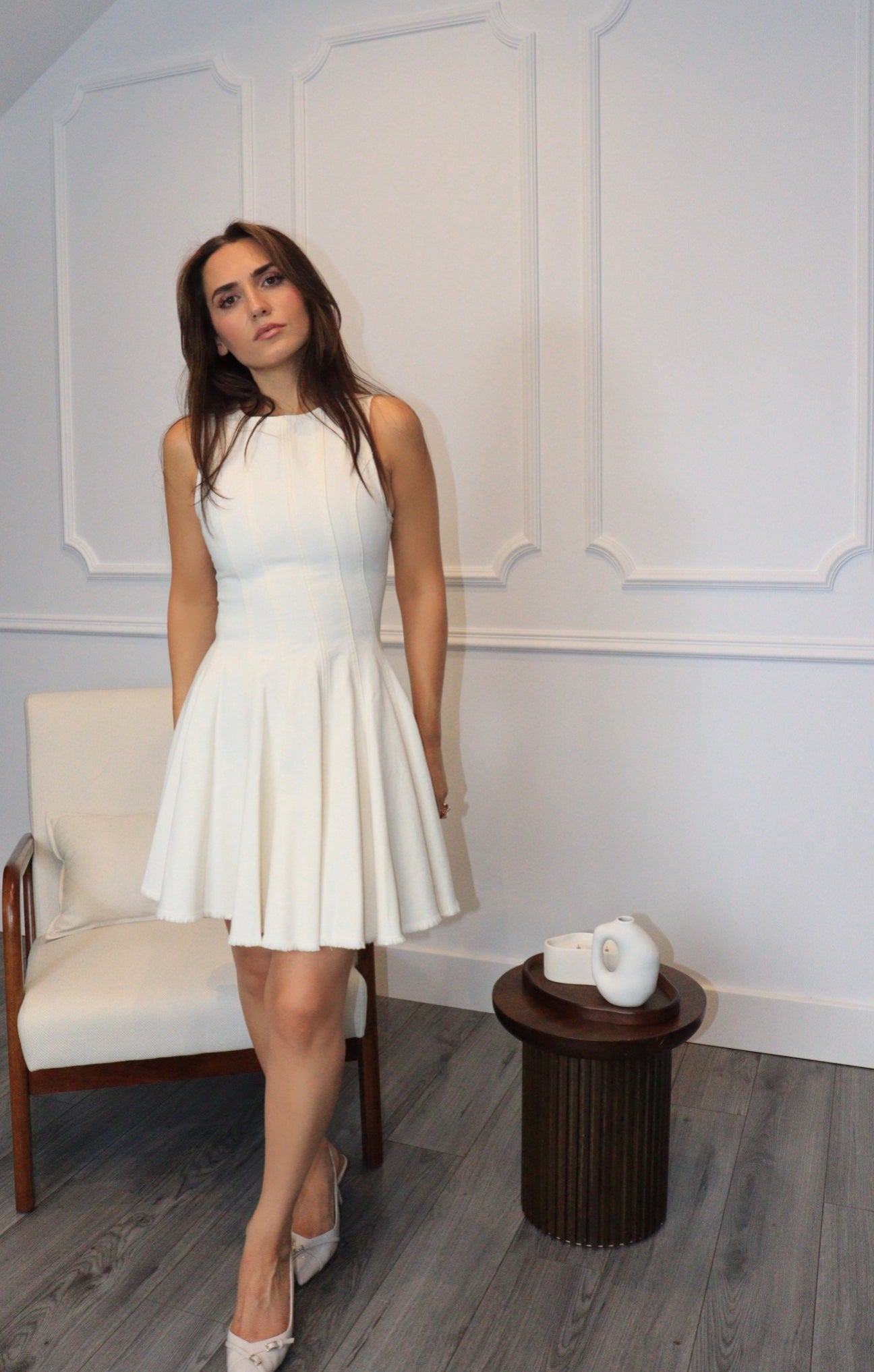 Céleste – Robe Blanche Évasée Sans Manches