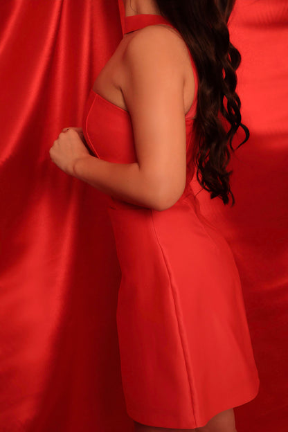 Scheherazade – Robe rouge sculptante au port de reine