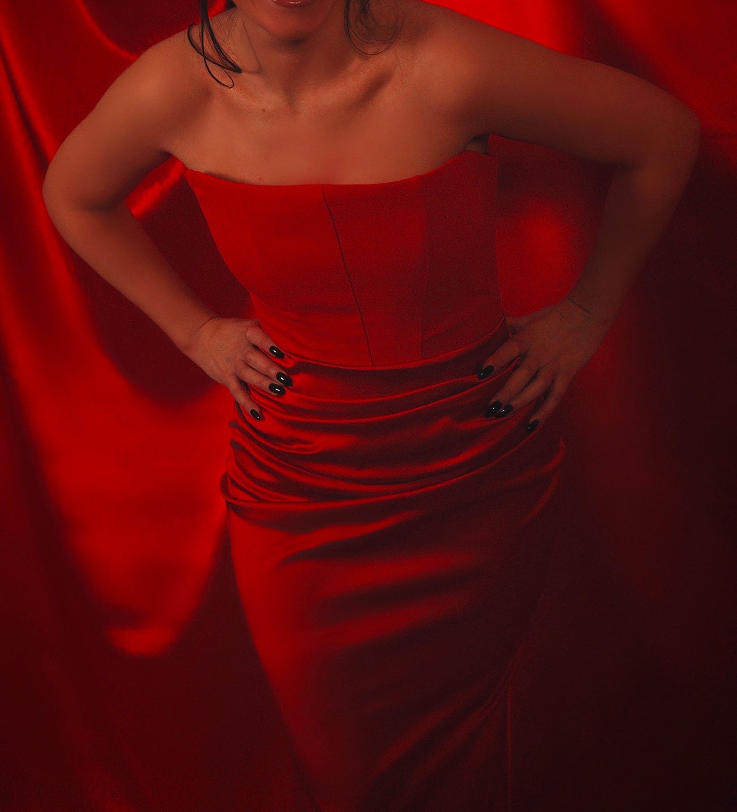 Azharéa – Robe rouge bustier drapée