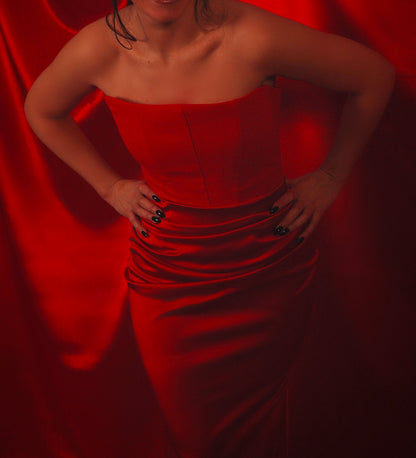 Azharéa – Robe rouge bustier drapée