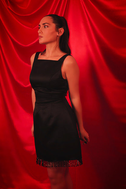 Zelmira – Robe noire à franges de perles